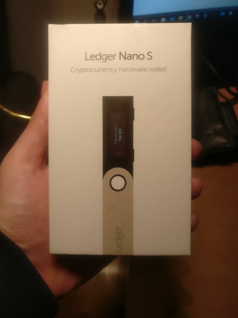 Ledger Nano S Bitcoin Ethereum Crypto Altcoin Litecoin Ripple Wallet NEW SEALED 