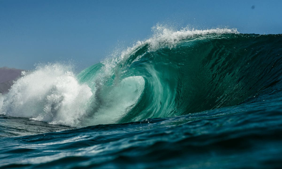 Bitcoin Maintains $47K, WAVES Soars 70% Weekly (Market Watch)