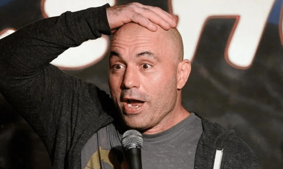 Joe Rogan Believes the US Government Fears Bitcoin