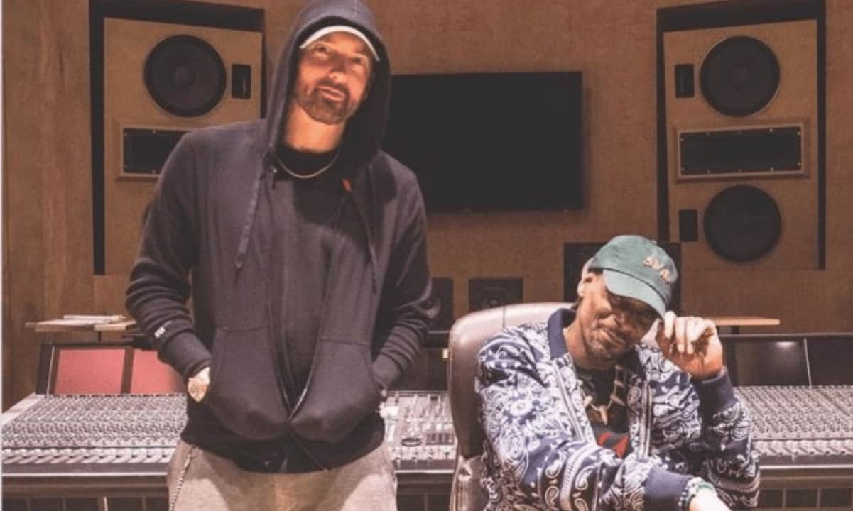 Eminem et Snoop Dogg ont inclus leurs singes ennuyés personnels dans un nouveau clip vidéo